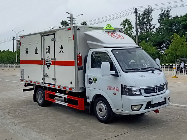 東風(fēng)途逸腐蝕性物品廂式運(yùn)輸車