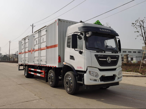 東風(fēng)天錦三軸爆破器材運(yùn)輸車