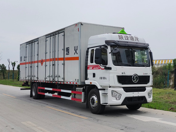 陜汽德龍煙花爆竹運(yùn)輸車