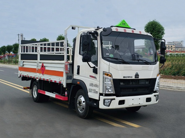 重汽豪沃氣瓶運(yùn)輸車